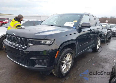 2023 Jeep Grand Cherokee Laredo 4X4 z USA, uszkodzony, nr VIN 1C4RJHAG0PC518472